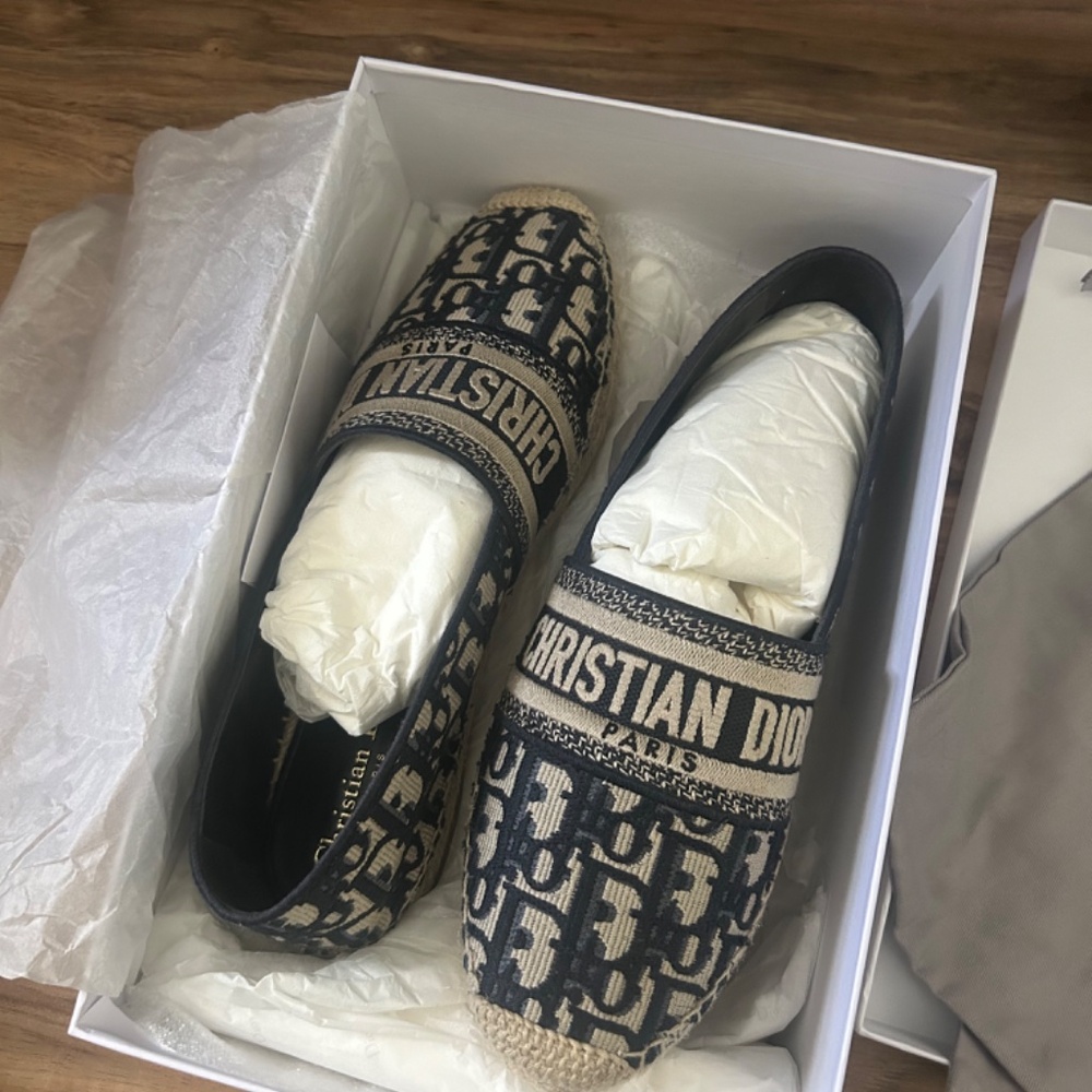 Dior Granville - Picture 2 of 5